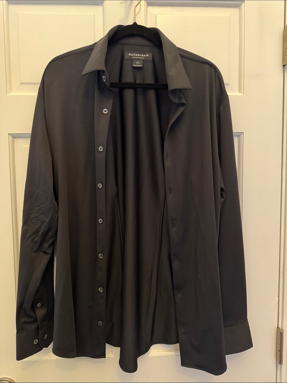 Mizzen+Main Black Long Sleeve Button-Up Shirt